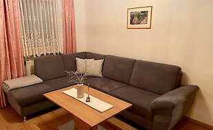 Geräumiges Wohnzimmer in der Ferienwohnung